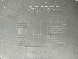Обшивка двери (дверная карта) RH Scania