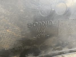 Пластиковое уплотнение фары прав. Scania СR 